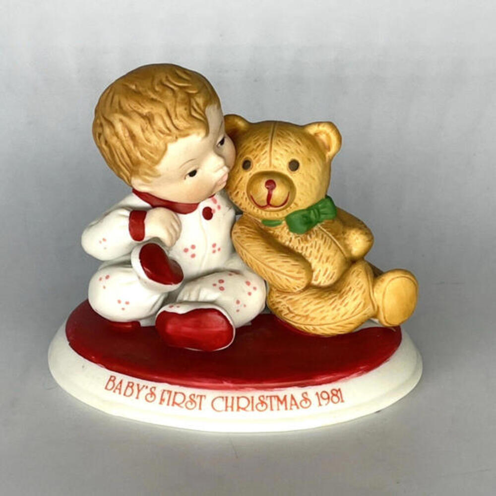 Holly Hobbie Christmas Magic Porcelain Figurine‎ Limited Edition Vintage 1981